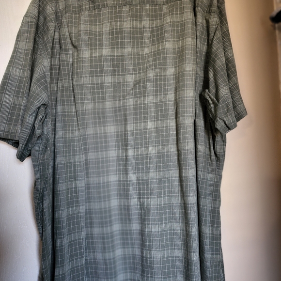 2 VanHeusen Big and Tall men's button down shirts 4x - Picture 4 of 11